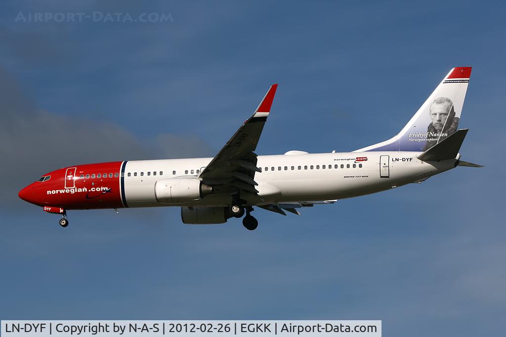 LN-DYF, 2010 Boeing 737-8JP C/N 39004, Short final
