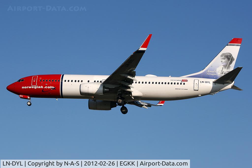 LN-DYL, 2011 Boeing 737-8JP C/N 40867, Short final