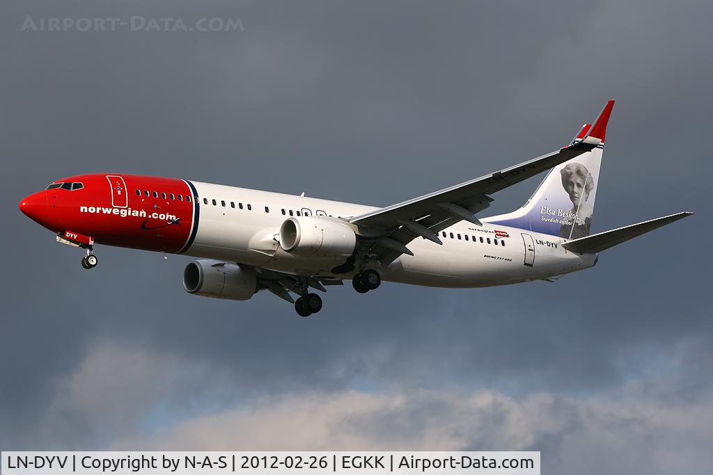 LN-DYV, 2012 Boeing 737-8JP C/N 39009, Short final