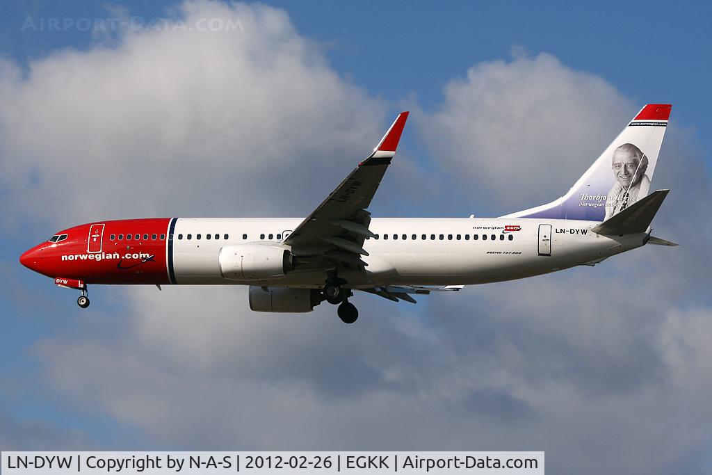 LN-DYW, 2011 Boeing 737-8JP C/N 39010, Short final