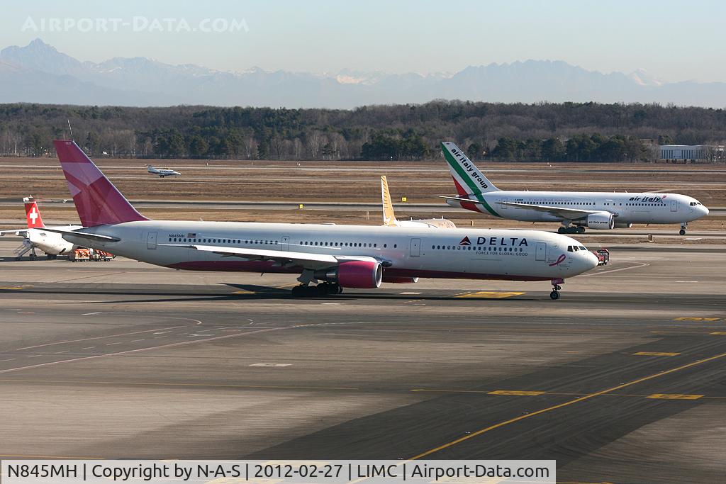 N845MH, 2002 Boeing 767-432/ER C/N 29719, Sadly backlit and reflection from Glass