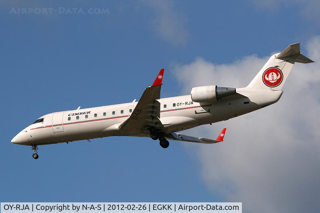 OY-RJA, 2000 Canadair CRJ-200LR (CL-600-2B19) C/N 7413, Short final