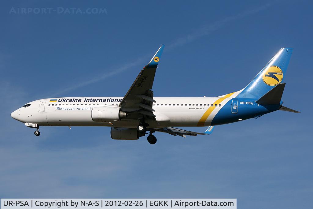 UR-PSA, 2009 Boeing 737-8HX C/N 29658, Short final