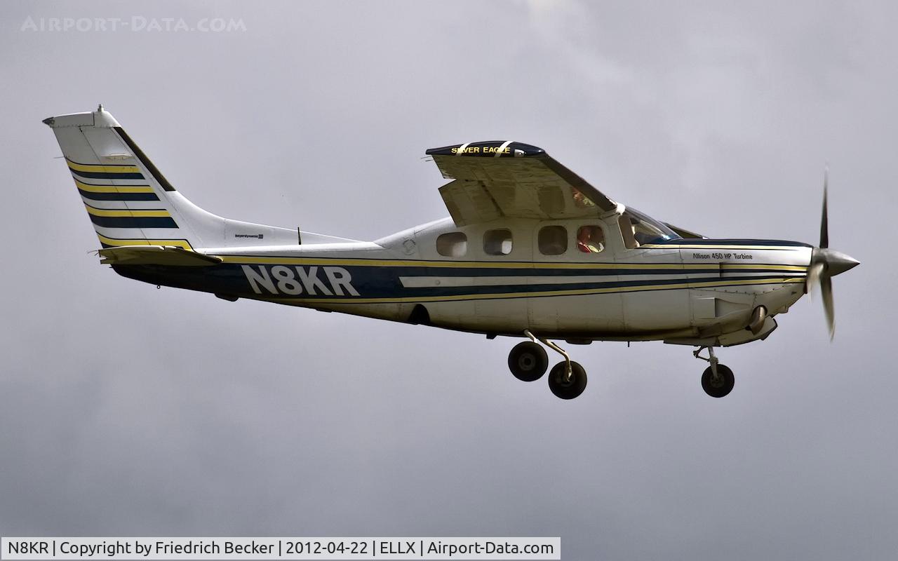 N8KR, 1981 Cessna P210N Pressurised Centurion C/N P21000709, on final RW24