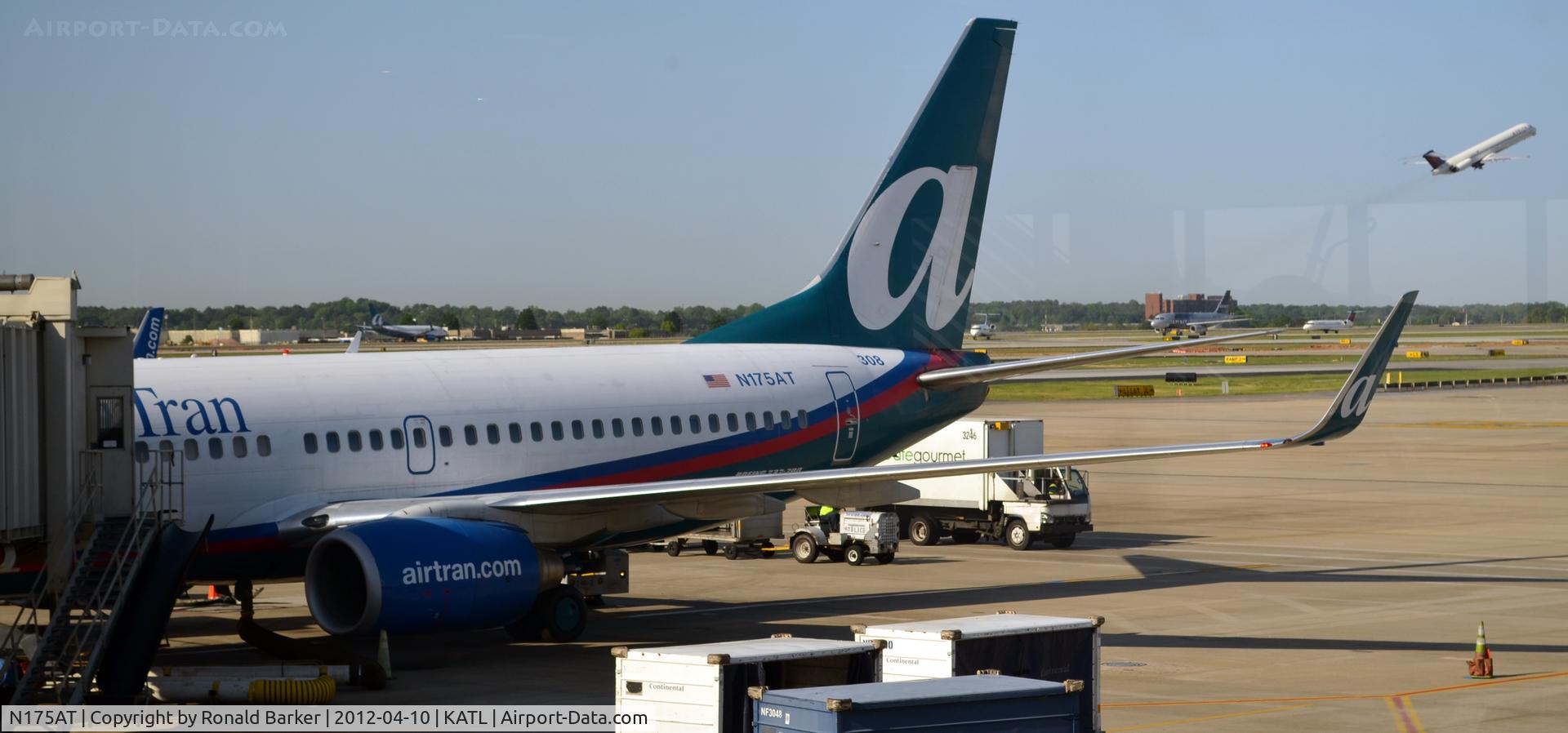 N175AT, 2004 Boeing 737-76N C/N 32652, ATL, GA