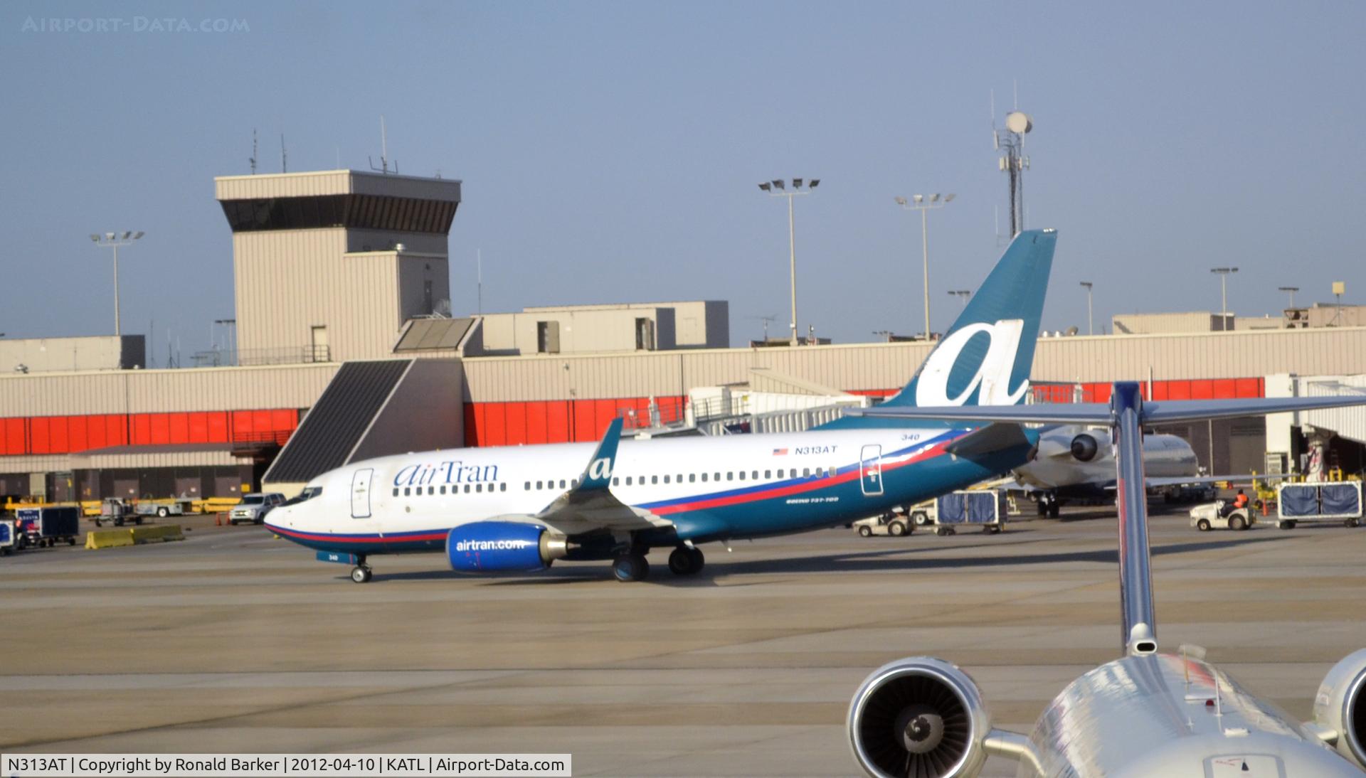 N313AT, 2007 Boeing 737-7BD C/N 33927, Taxi ATL
