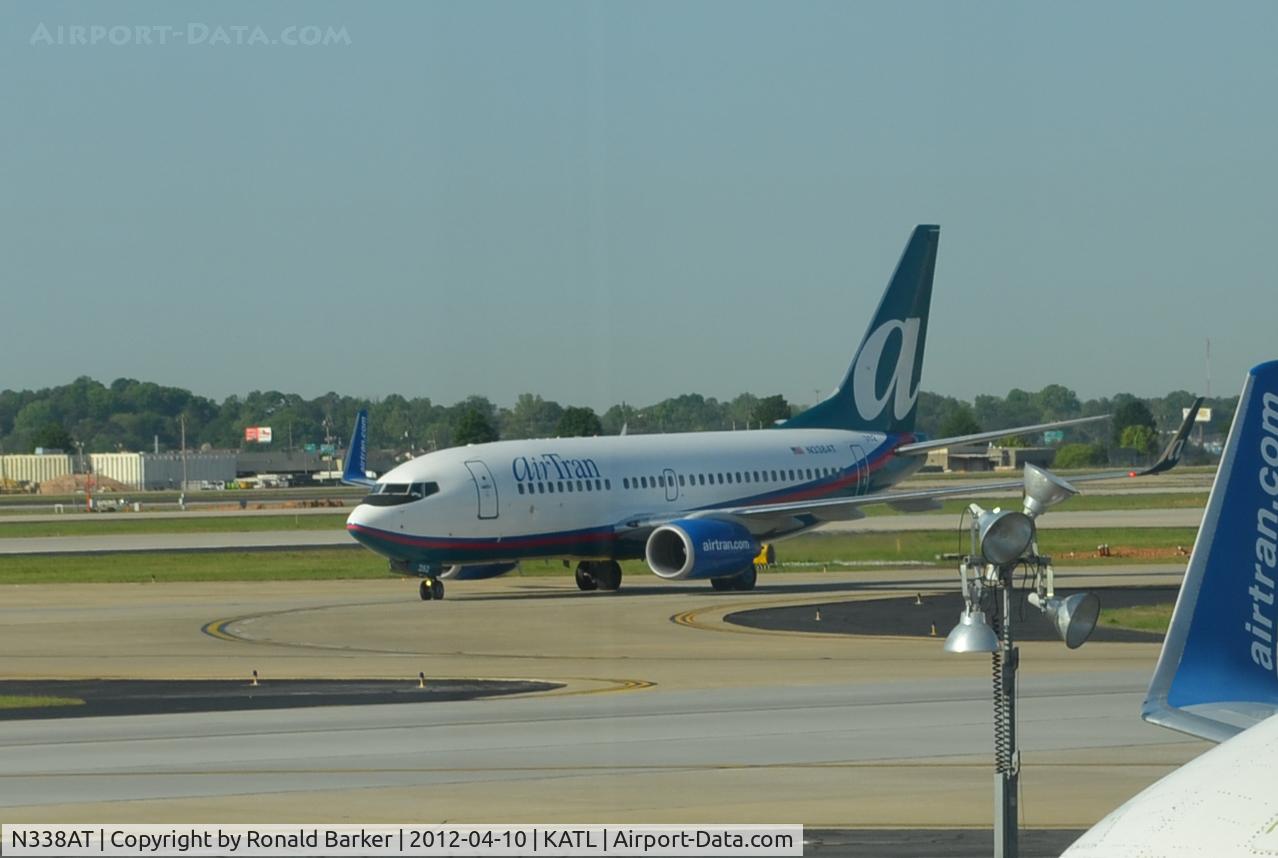 N338AT, 2008 Boeing 737-7BD C/N 33943, Taxi ATL