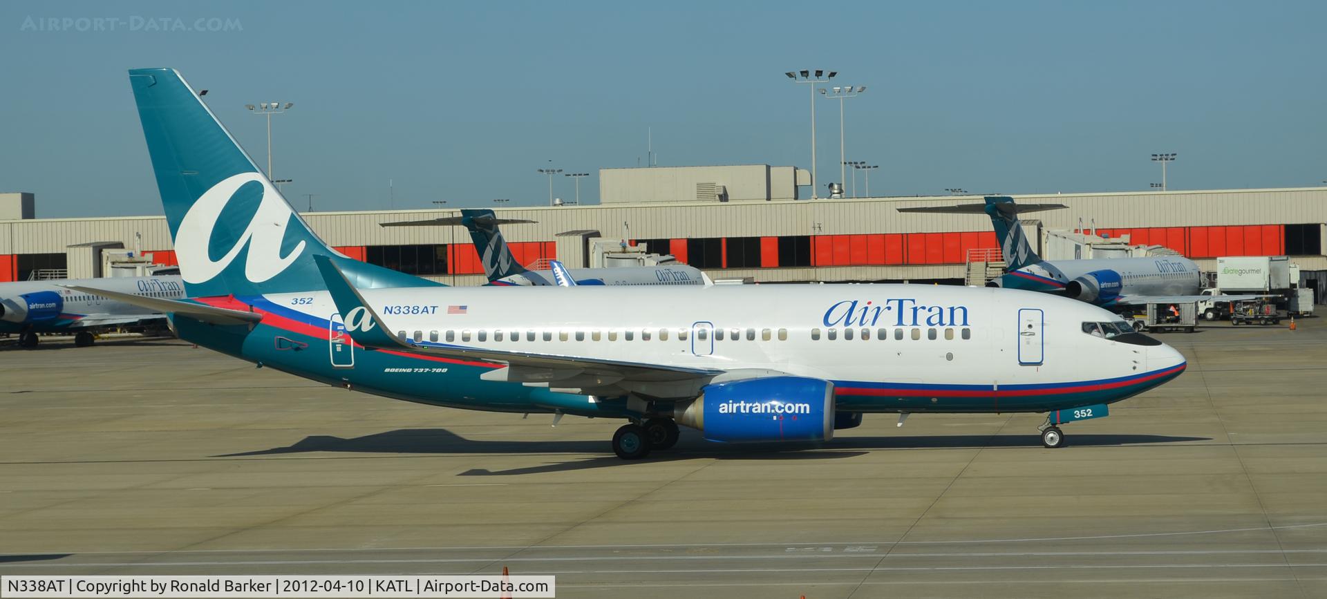 N338AT, 2008 Boeing 737-7BD C/N 33943, Taxi ATL