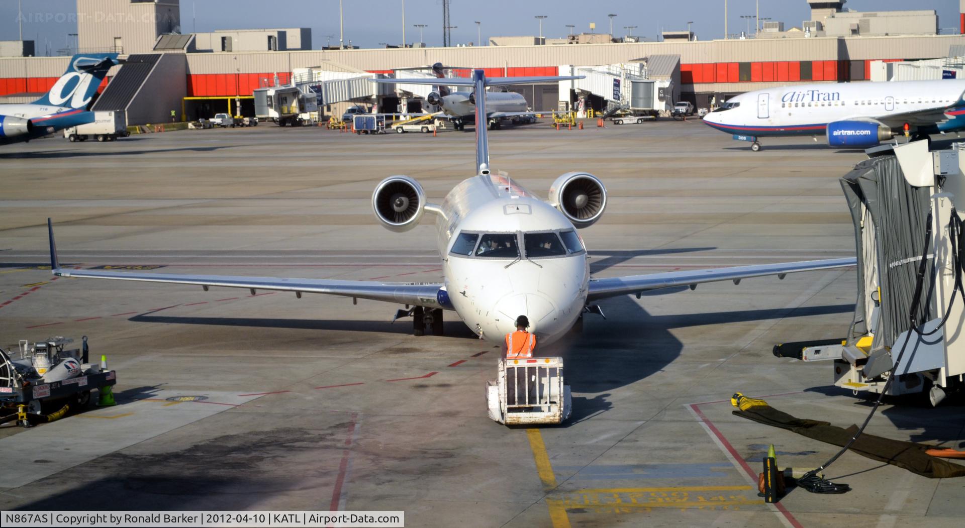 N867AS, 2000 Bombardier CRJ-200ER (CL-600-2B19) C/N 7463, Push back ATL