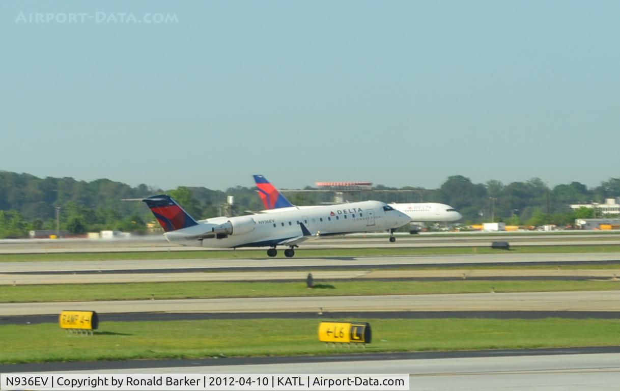 N936EV, 2005 Bombardier CRJ-200ER (CL-600-2B19) C/N 8038, Take off ATL