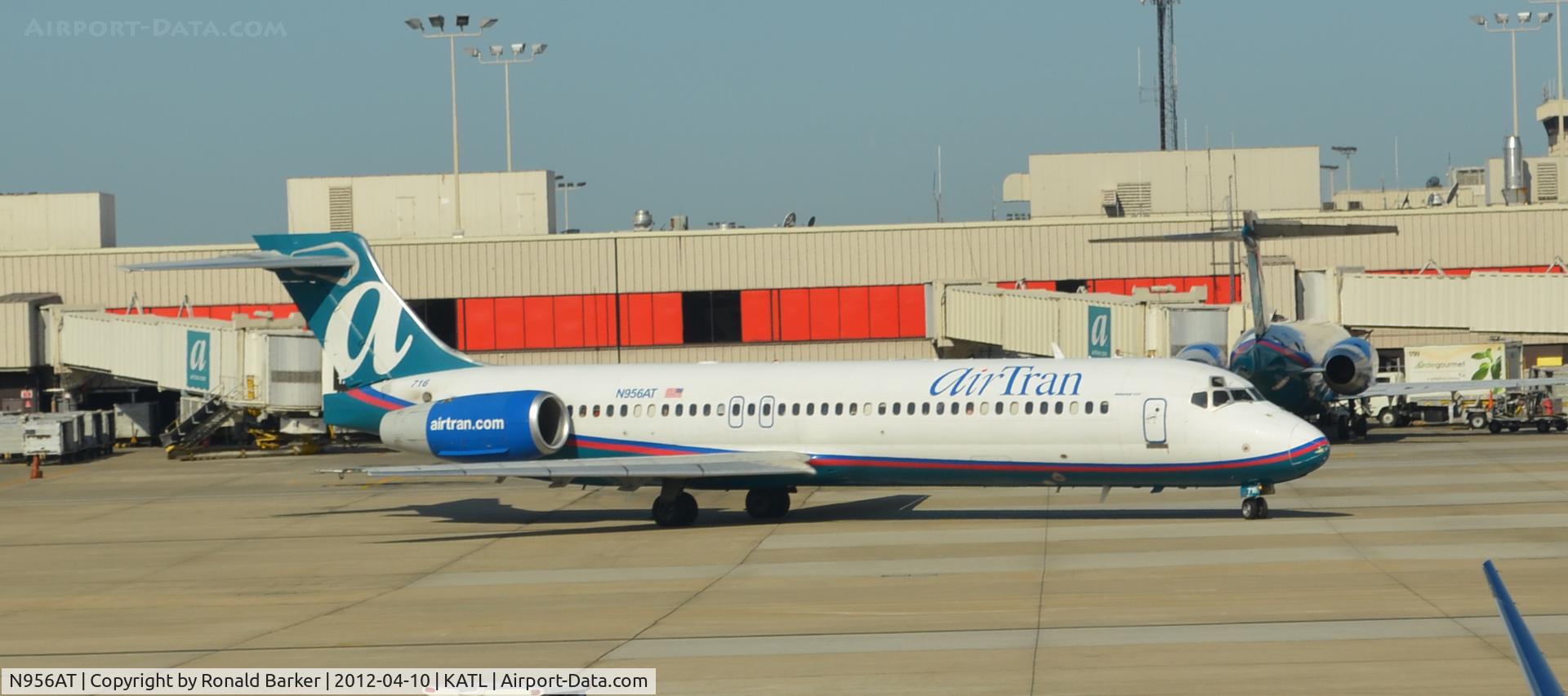 N956AT, 2000 Boeing 717-200 C/N 55018, ATL, GA
