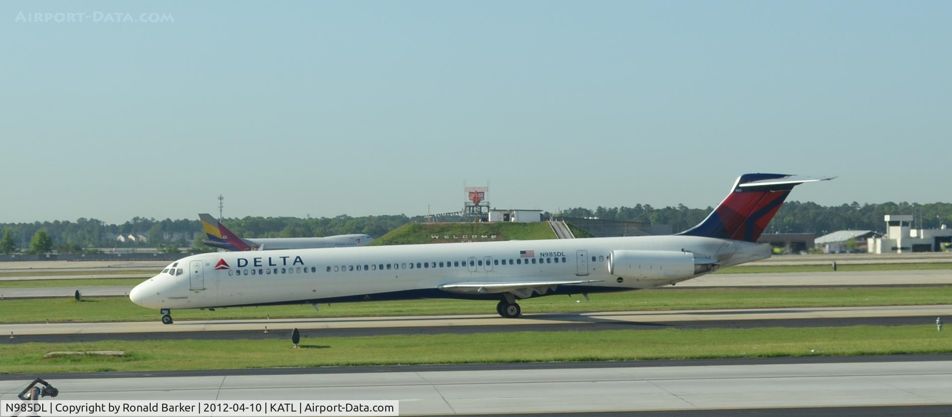 N985DL, 1991 McDonnell Douglas MD-88 C/N 53312, Taxi ATL