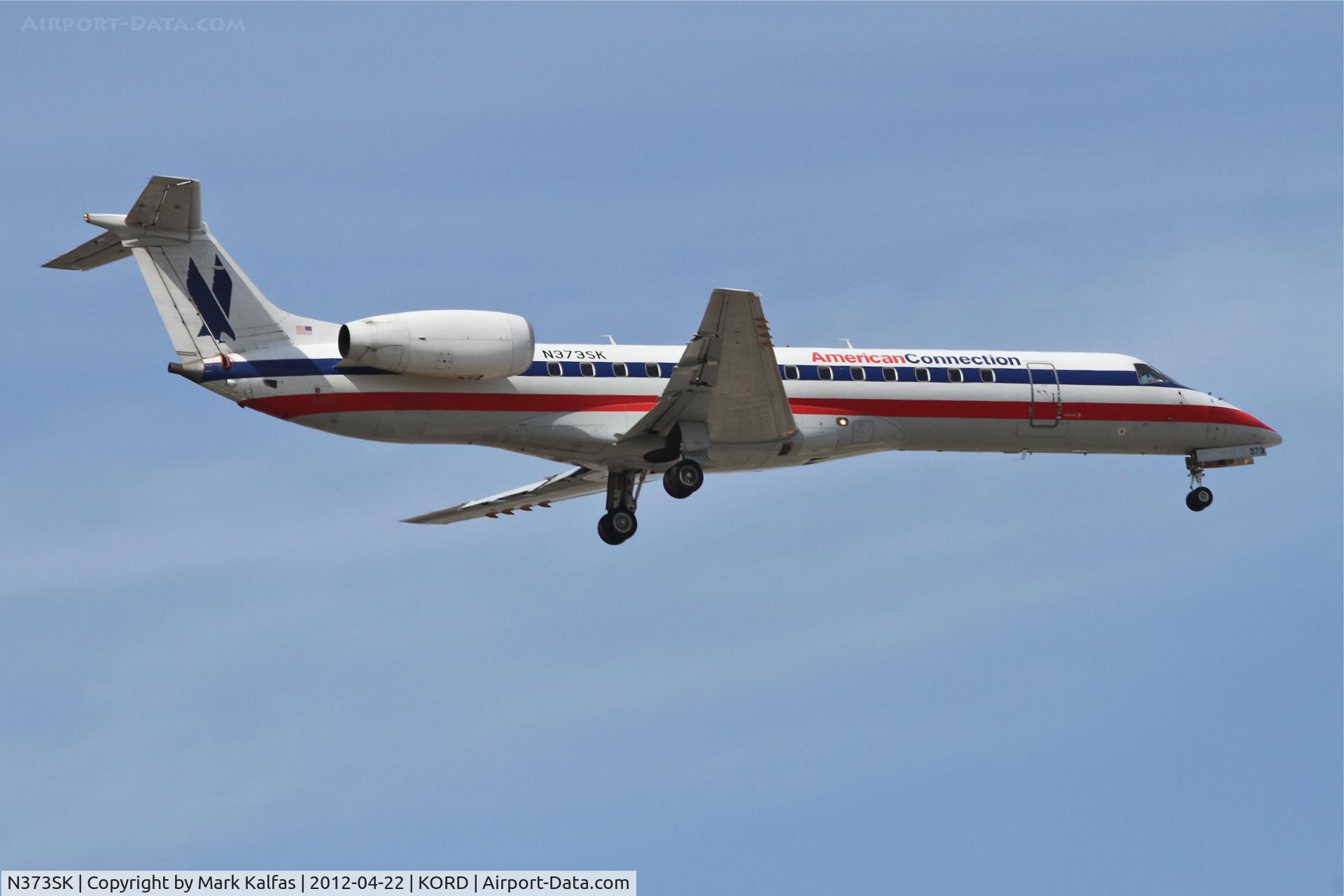 N373SK, 2001 Embraer ERJ-140LR (EMB-135KL) C/N 145543, Chautauqua Airlines/American Connection Embraer EMB-135KL, CHQ5072 arriving from KRST, RWY 10 approach KORD.