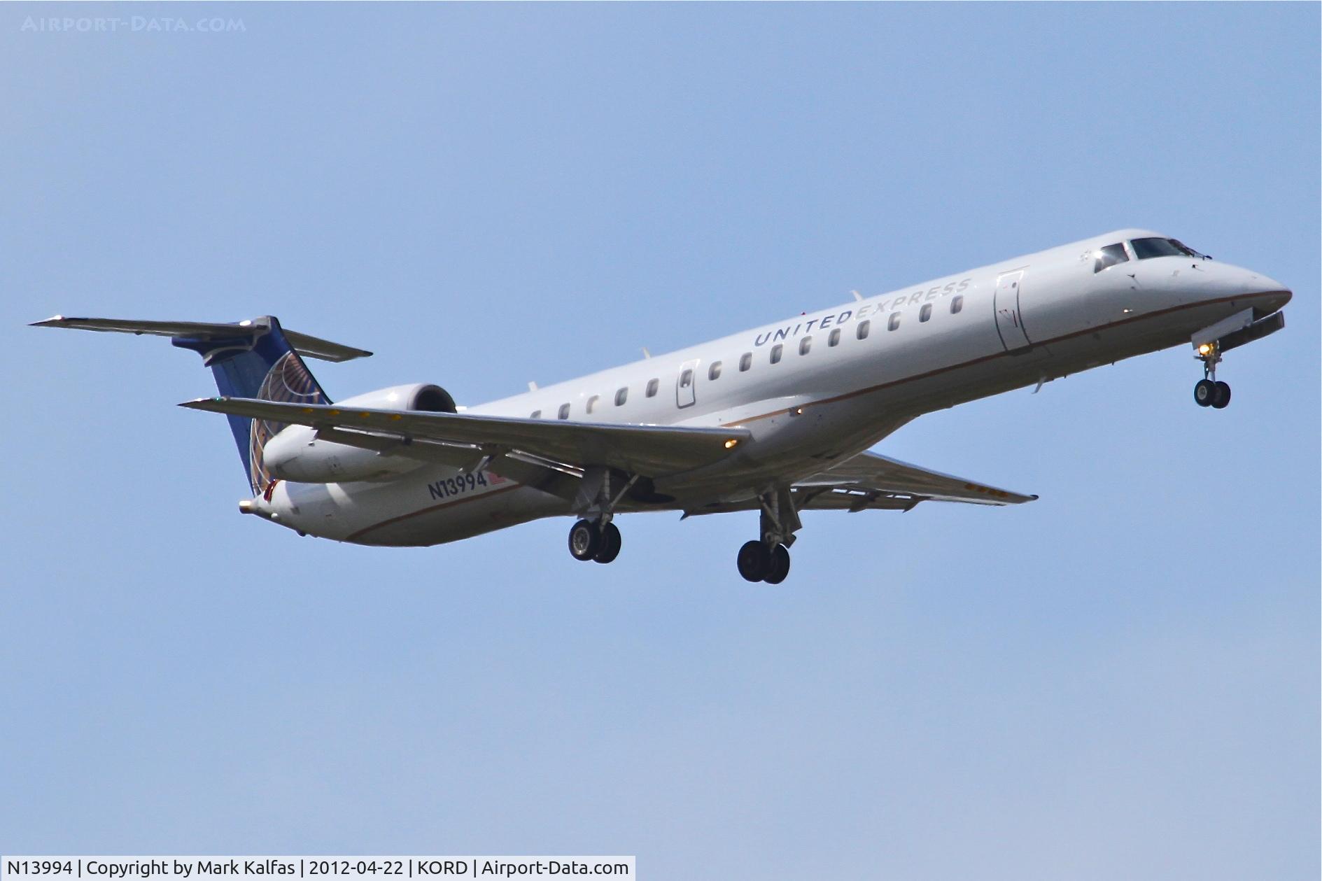 N13994, 2000 Embraer EMB-145LR C/N 145291, ExpressJet/United Express Embraer EMB-145LR, ASQ5921 arriving from KGRB, RWY 10 approach KORD.
