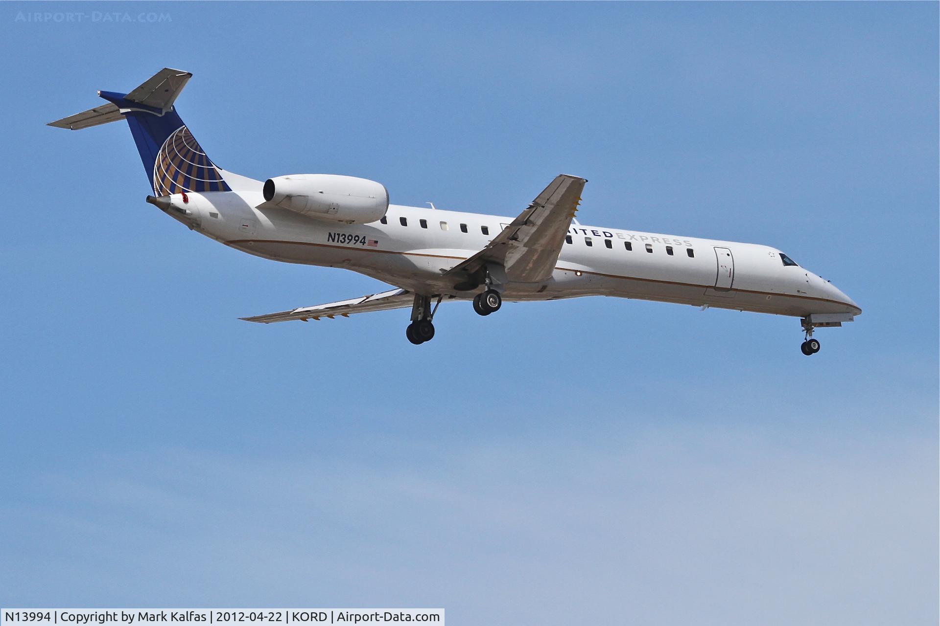 N13994, 2000 Embraer EMB-145LR C/N 145291, ExpressJet/United Express Embraer EMB-145LR, ASQ5921 arriving from KGRB, RWY 10 approach KORD.