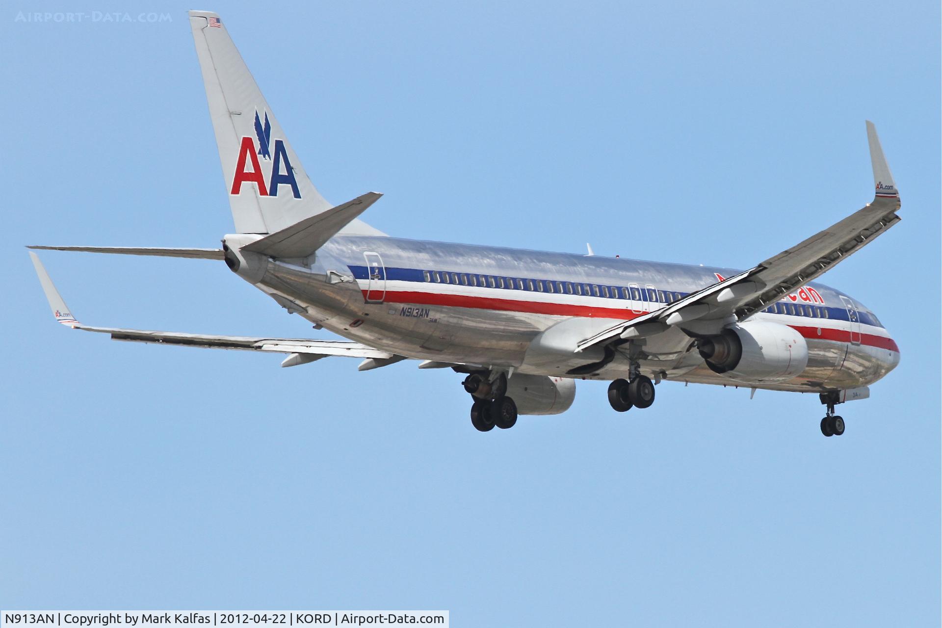 N913AN, 1999 Boeing 737-823 C/N 29514, American Airlines Boeing 737-823, AAL1612 arriving from San Francisco International/KSFO, RWY 10 approach KORD.