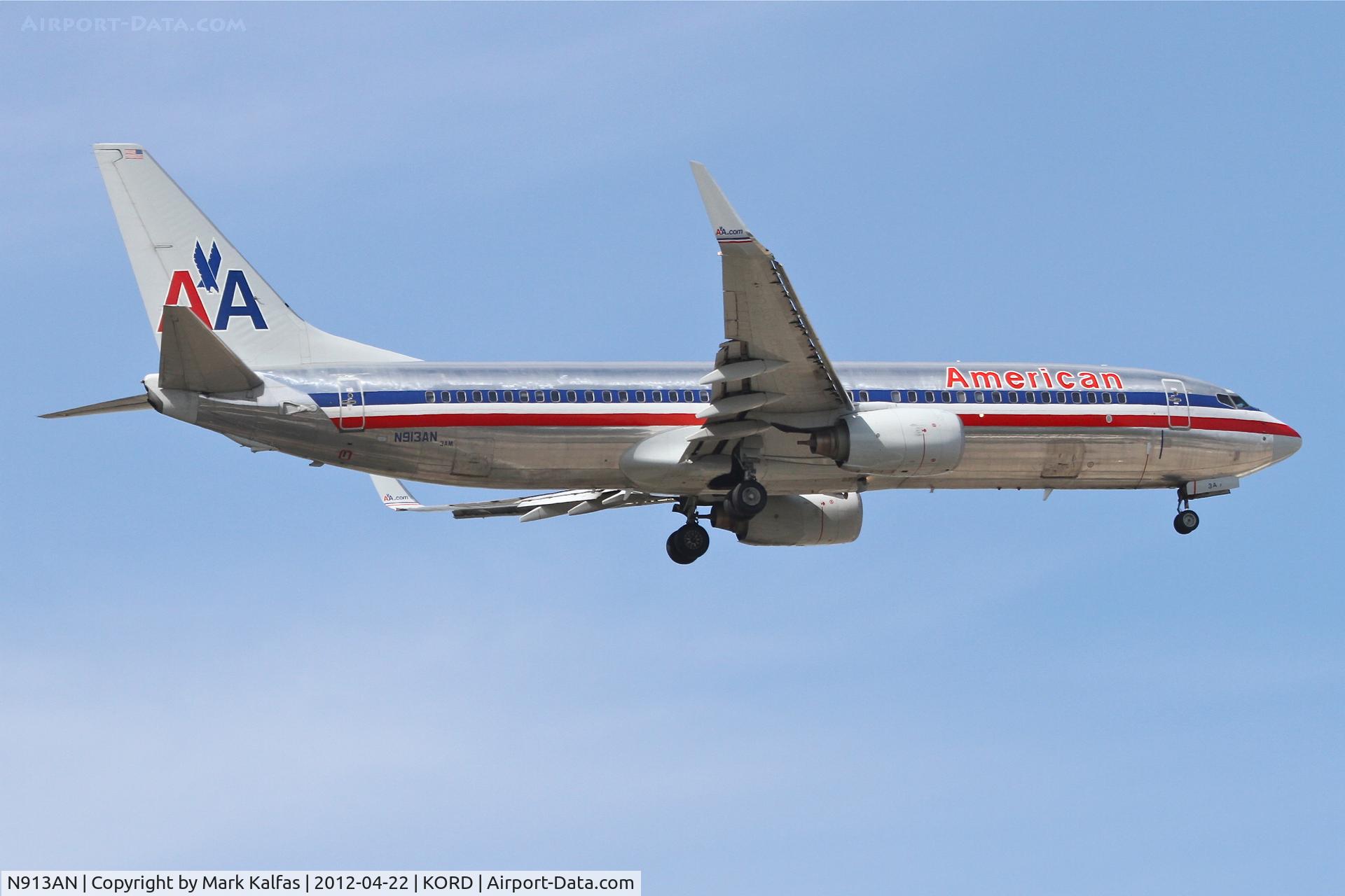 N913AN, 1999 Boeing 737-823 C/N 29514, American Airlines Boeing 737-823, AAL1612 arriving from San Francisco International/KSFO, RWY 10 approach KORD.