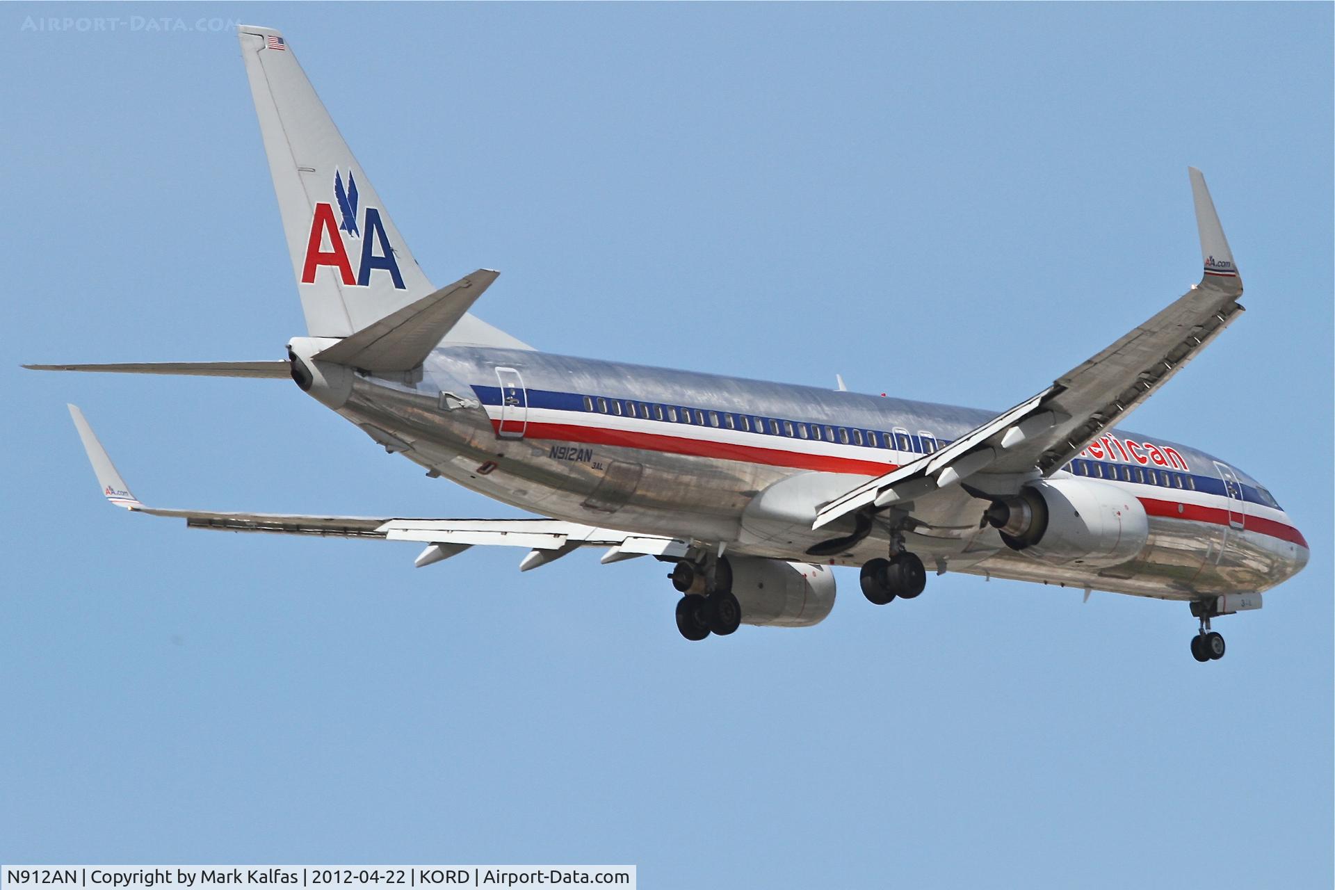 N912AN, 1999 Boeing 737-823 C/N 29513, American Airlines Boeing 737-823, AAL1438 arriving from San Diego International/KSAN, RWY 10 approach KORD