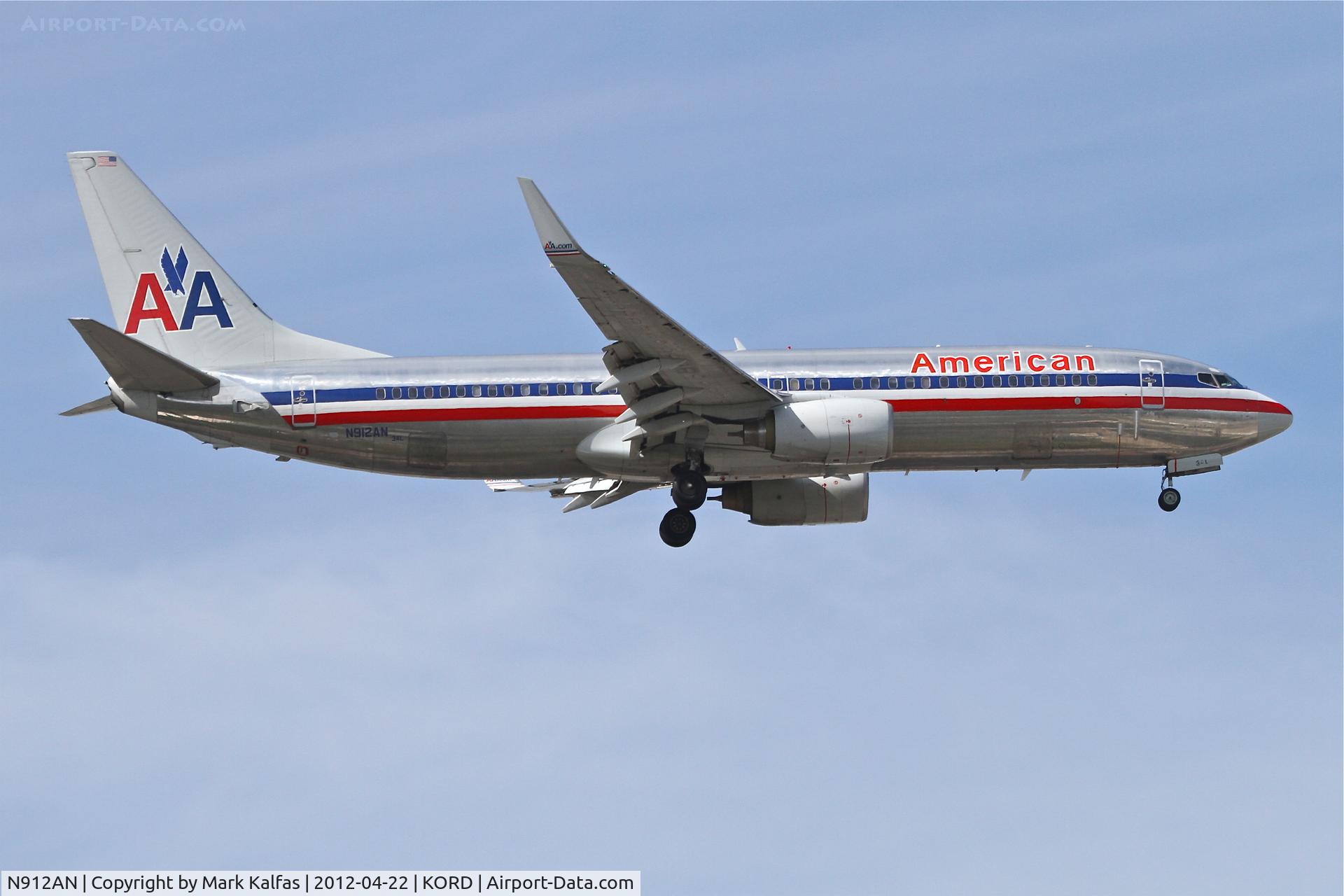 N912AN, 1999 Boeing 737-823 C/N 29513, American Airlines Boeing 737-823, AAL1438 arriving from San Diego International/KSAN, RWY 10 approach KORD