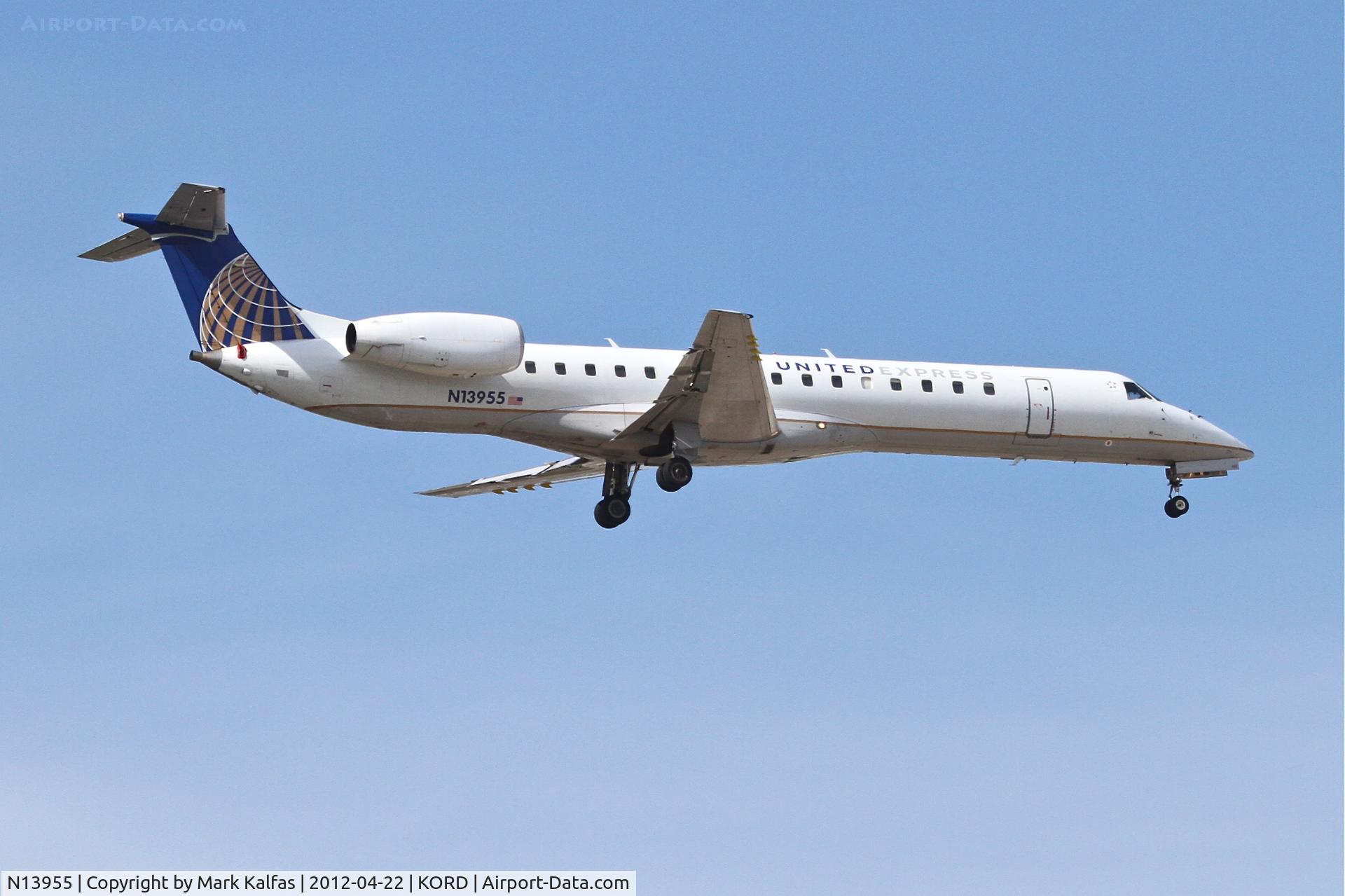 N13955, 1998 Embraer EMB-145LR C/N 145.075, ExpressJet/United Express Embraer EMB-145LR, ASQ6063 arriving from Hector International/KFAR, RWY 10 approach KORD.