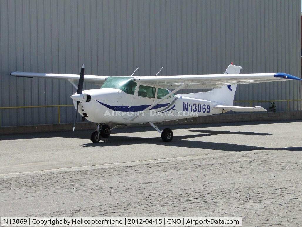 N13069, 1973 Cessna 172M C/N 17262472, Parked at the rear of a hanger
