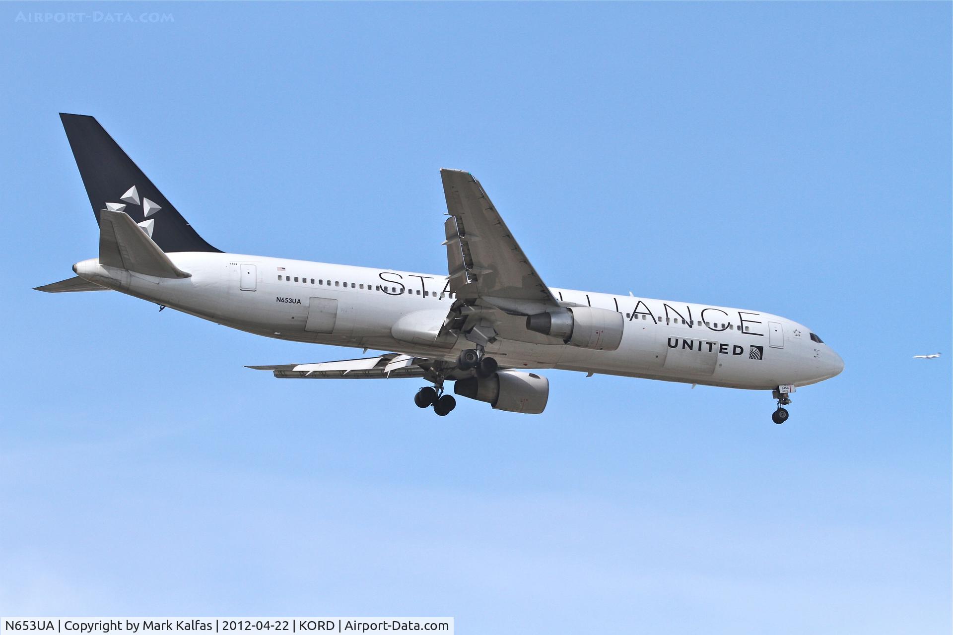 N653UA, 1992 Boeing 767-322 C/N 25391, United Airlines Boeing 767-322, UAL906 arriving from KSFO, RWY 10 approach KORD.