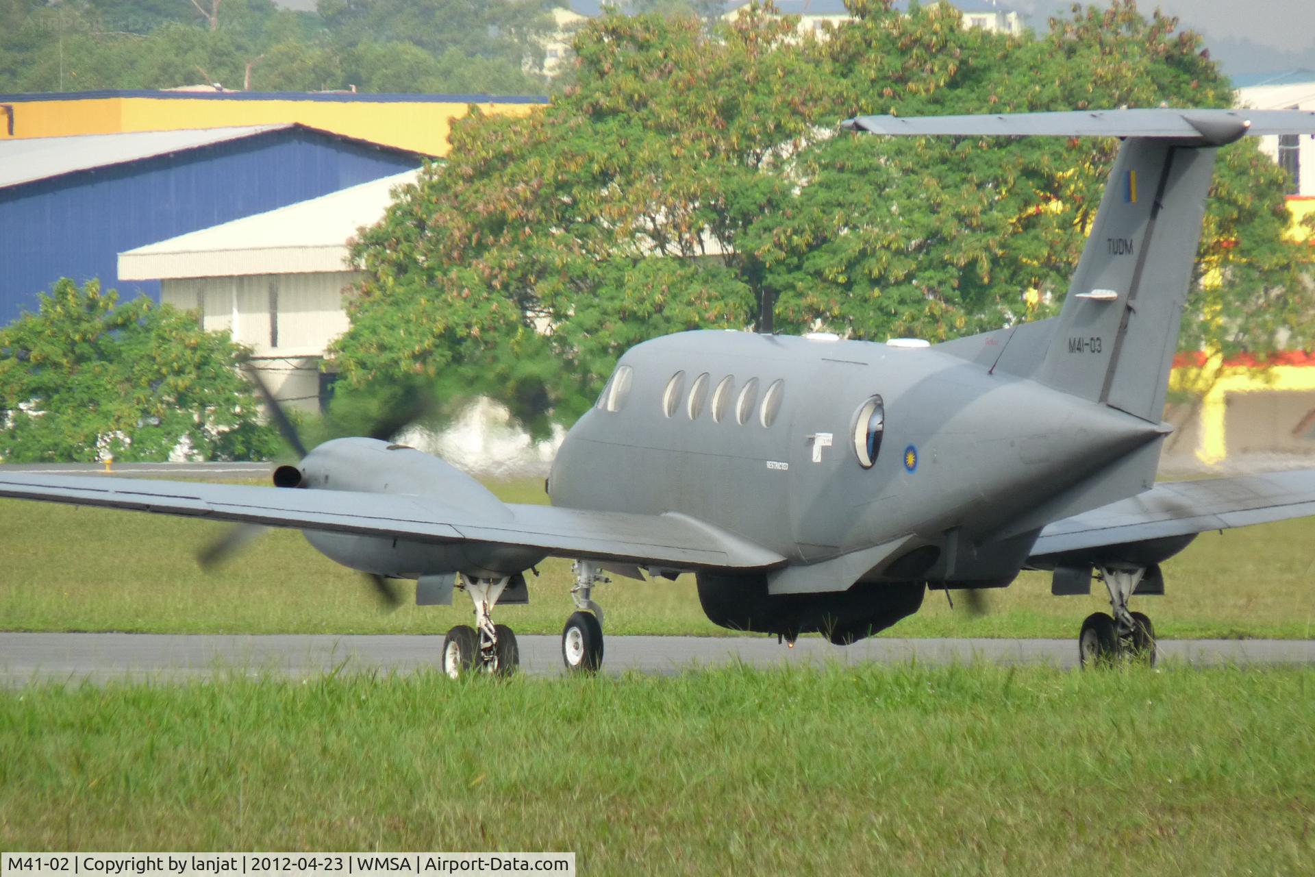 M41-02, 1994 Beech B200T King Air King Air C/N BT-36, At gate H15 SZB