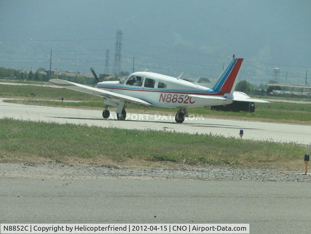 N8852C, 1976 Piper PA-28R-200 C/N 28R-7635184, Taxiing to runway