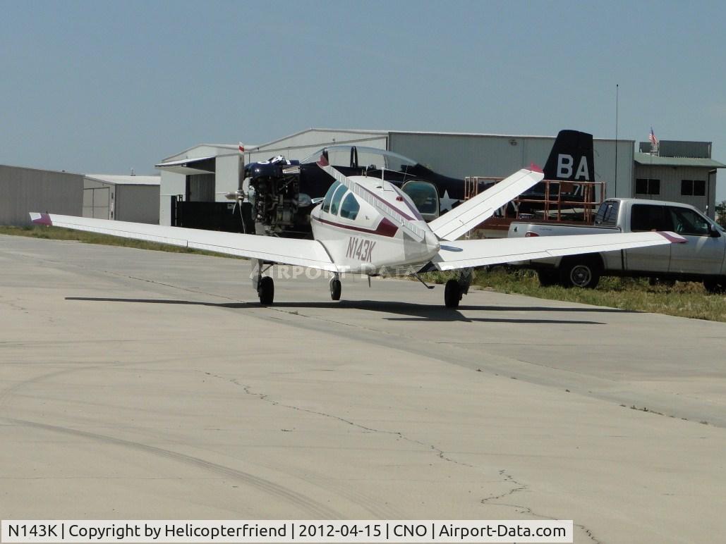 N143K, 1964 Beech S35 Bonanza C/N D-7664, Pre-flighting near the hanger