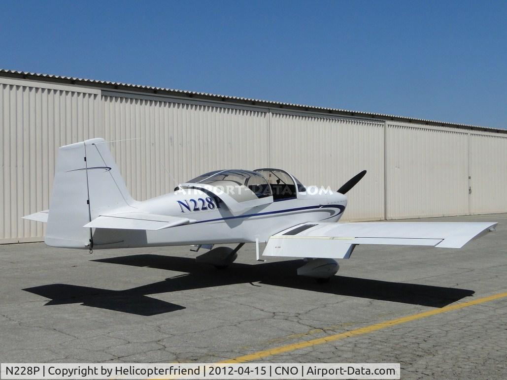 N228P, Diamond DA-20A-1 Katana C/N 10054, Waiting for pilot