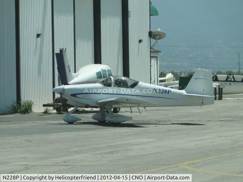 N228P, Diamond DA-20A-1 Katana C/N 10054, Taxiing to the runway