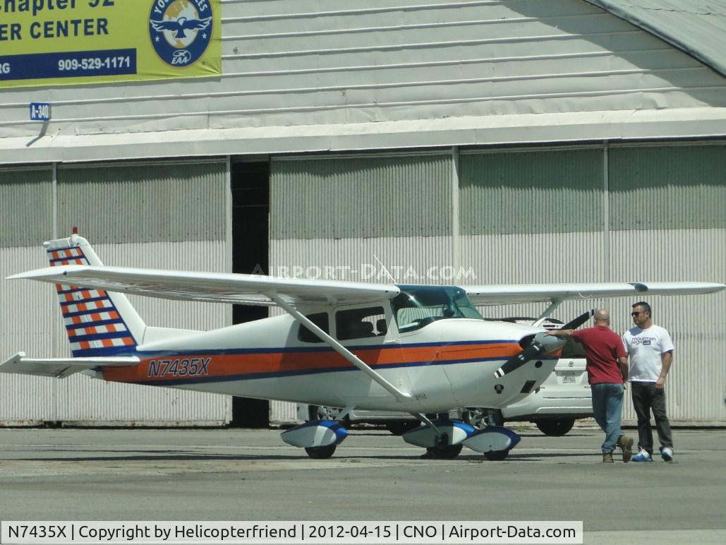 N7435X, 1960 Cessna 172B C/N 17247935, Discussing