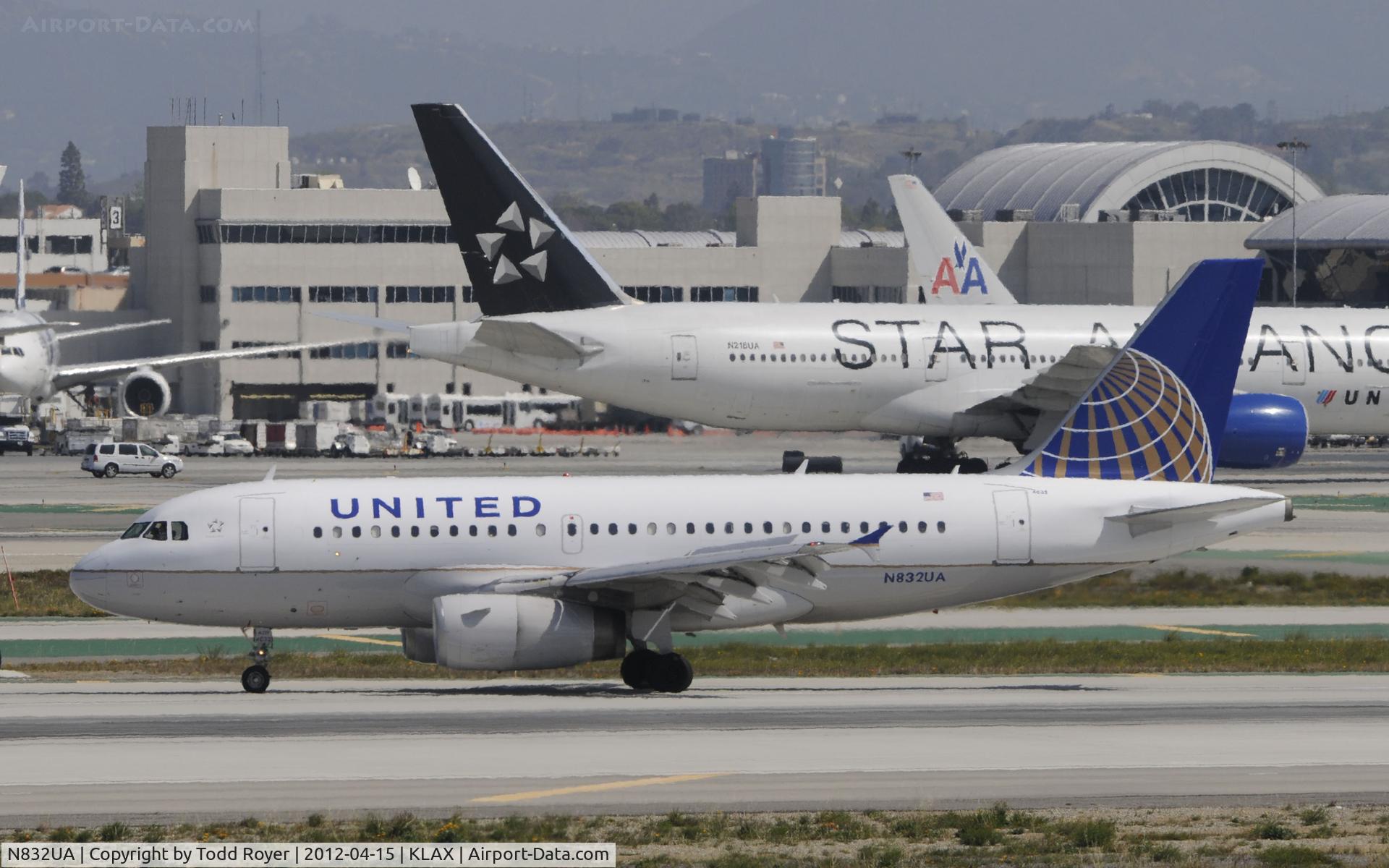 N832UA, 2000 Airbus A319-131 C/N 1321, Taxiing to gate at LAX