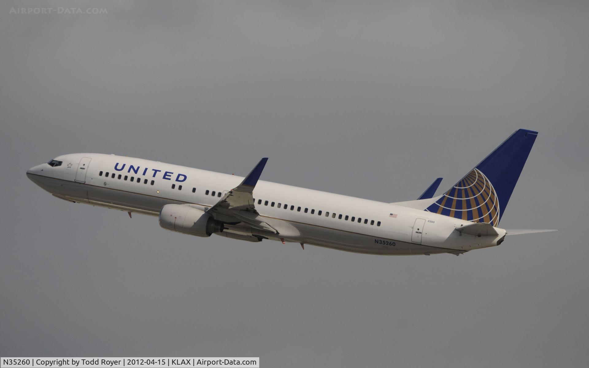 N35260, 2001 Boeing 737-824 C/N 30855, Departing LAX on 25R