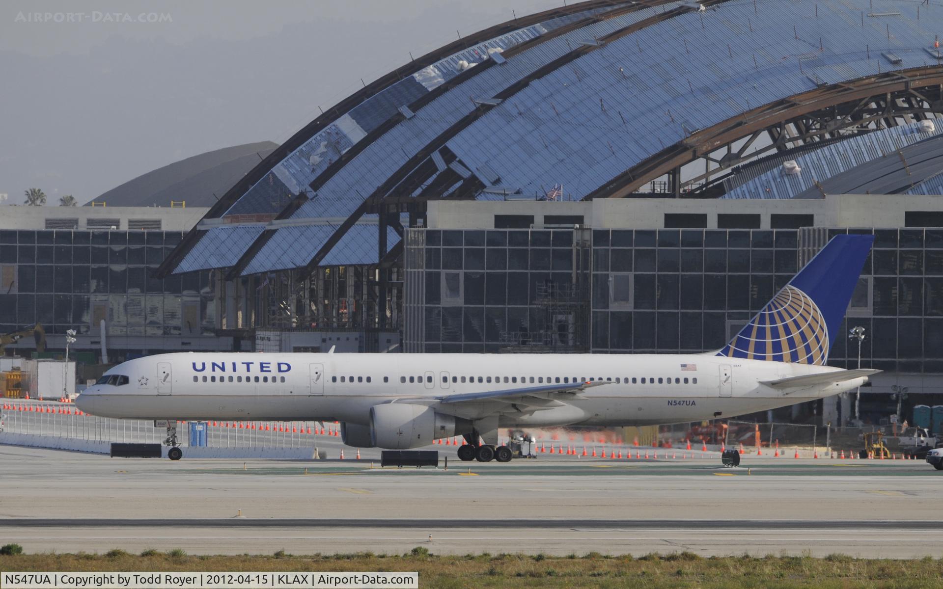 N547UA, 1991 Boeing 757-222 C/N 25368, Taxiing for departure