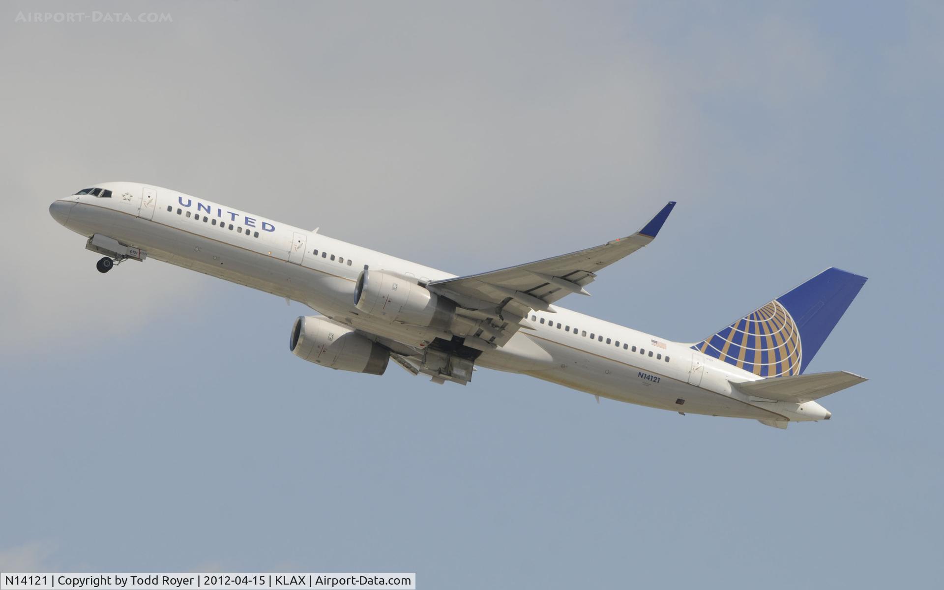 N14121, 1997 Boeing 757-224 C/N 27563, Departing LAX on 25R