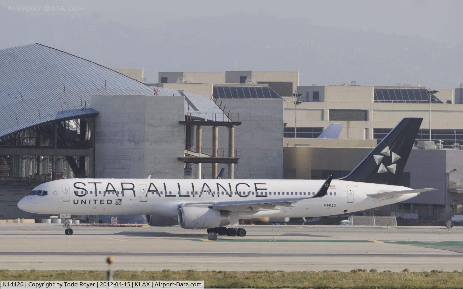 N14120, 1997 Boeing 757-224 C/N 27562, Taxiing for departure at LAX