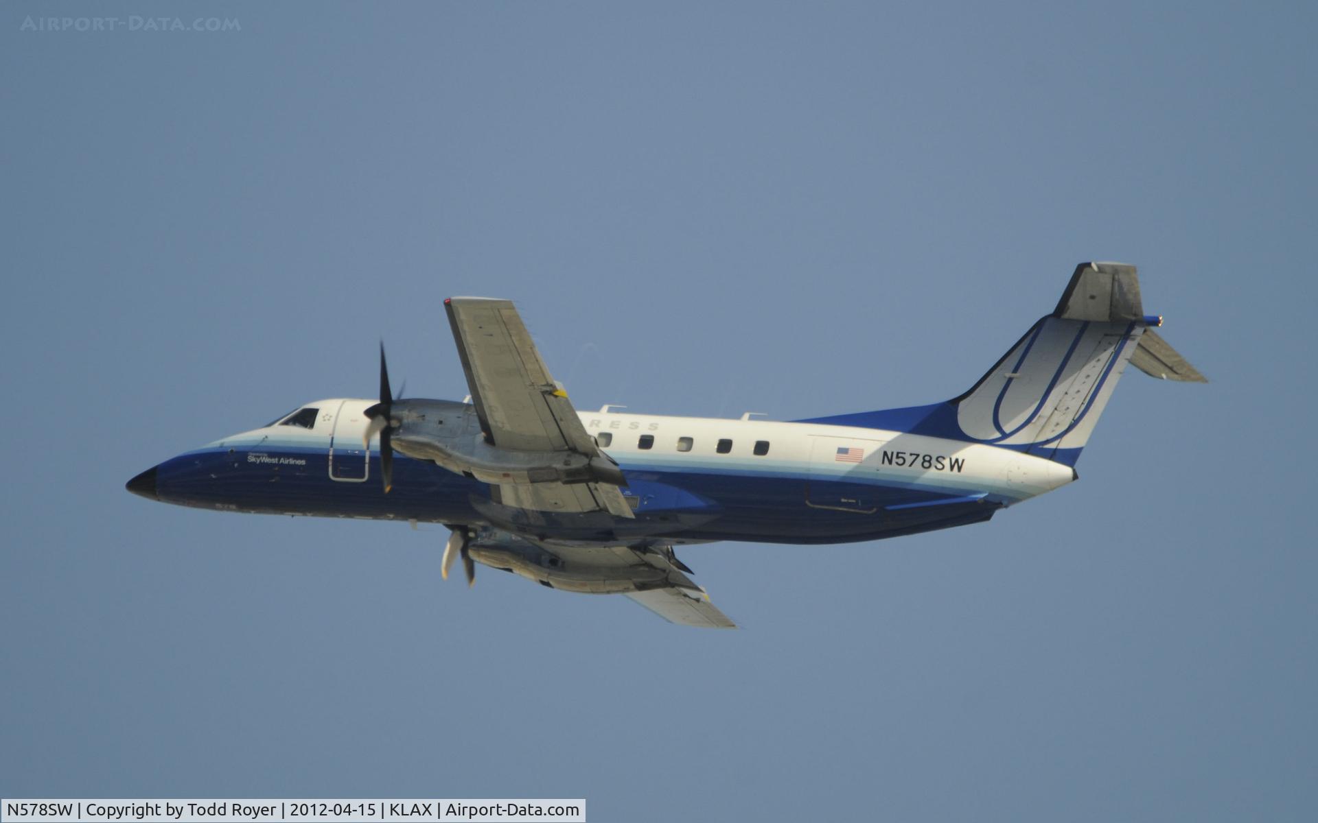 N578SW, 1998 Embraer EMB-120ER Brasilia C/N 120346, Departing LAX on 25R