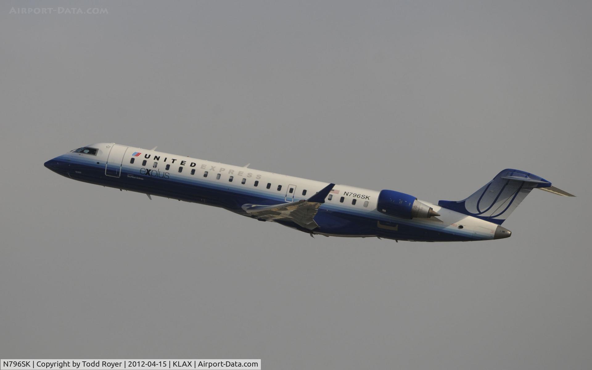 N796SK, Bombardier CRJ-702ER (CL-600-2C10) Regional Jet C/N 10300, Departing LAX on 25R