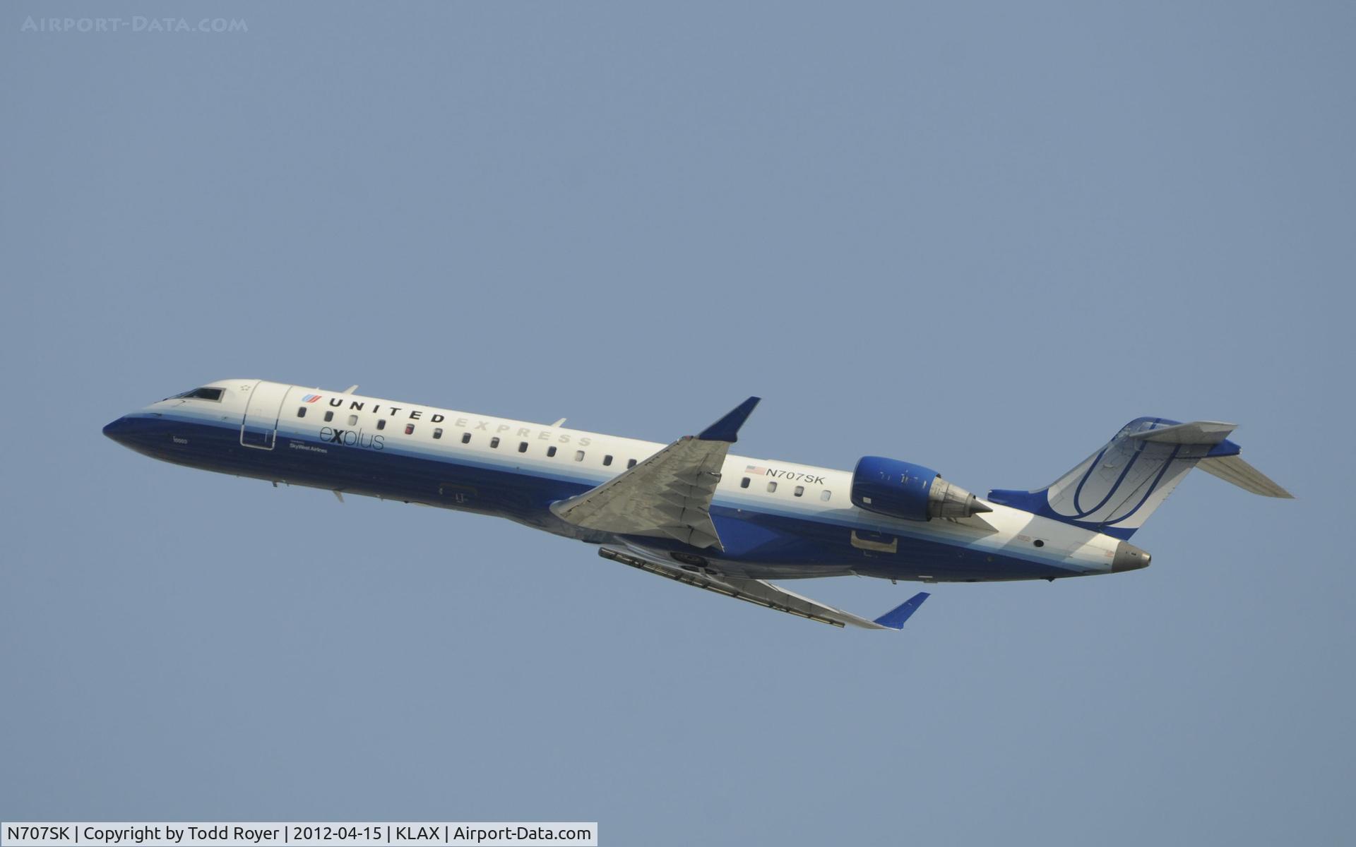 N707SK, 1999 Bombardier CRJ-701ER (CL-600-2C10) Regional Jet C/N 10003, Departing LAX on 25R