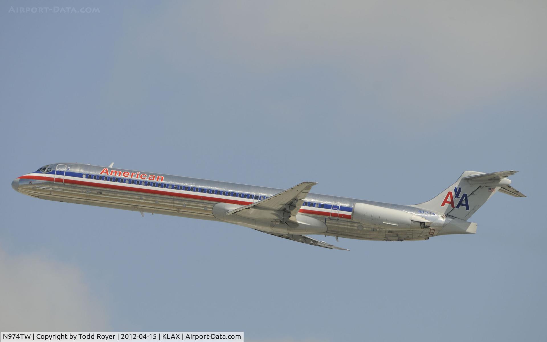 N974TW, 1999 McDonnell Douglas MD-83 (DC-9-83) C/N 53624, Departing LAX on 25R