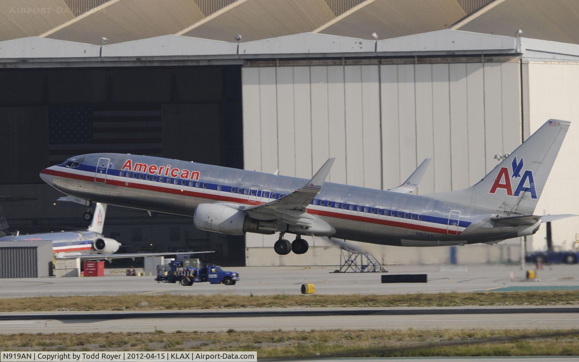 N919AN, 1999 Boeing 737-823 C/N 29520, Departing LAX on 25R after a very long takeoff roll