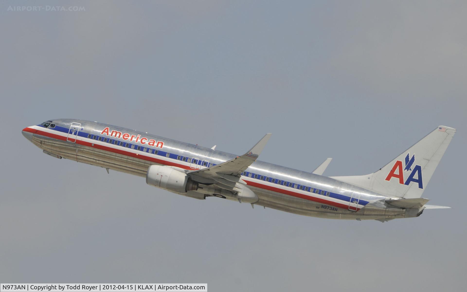 N973AN, 2001 Boeing 737-823 C/N 29548, Departing LAX on 25R