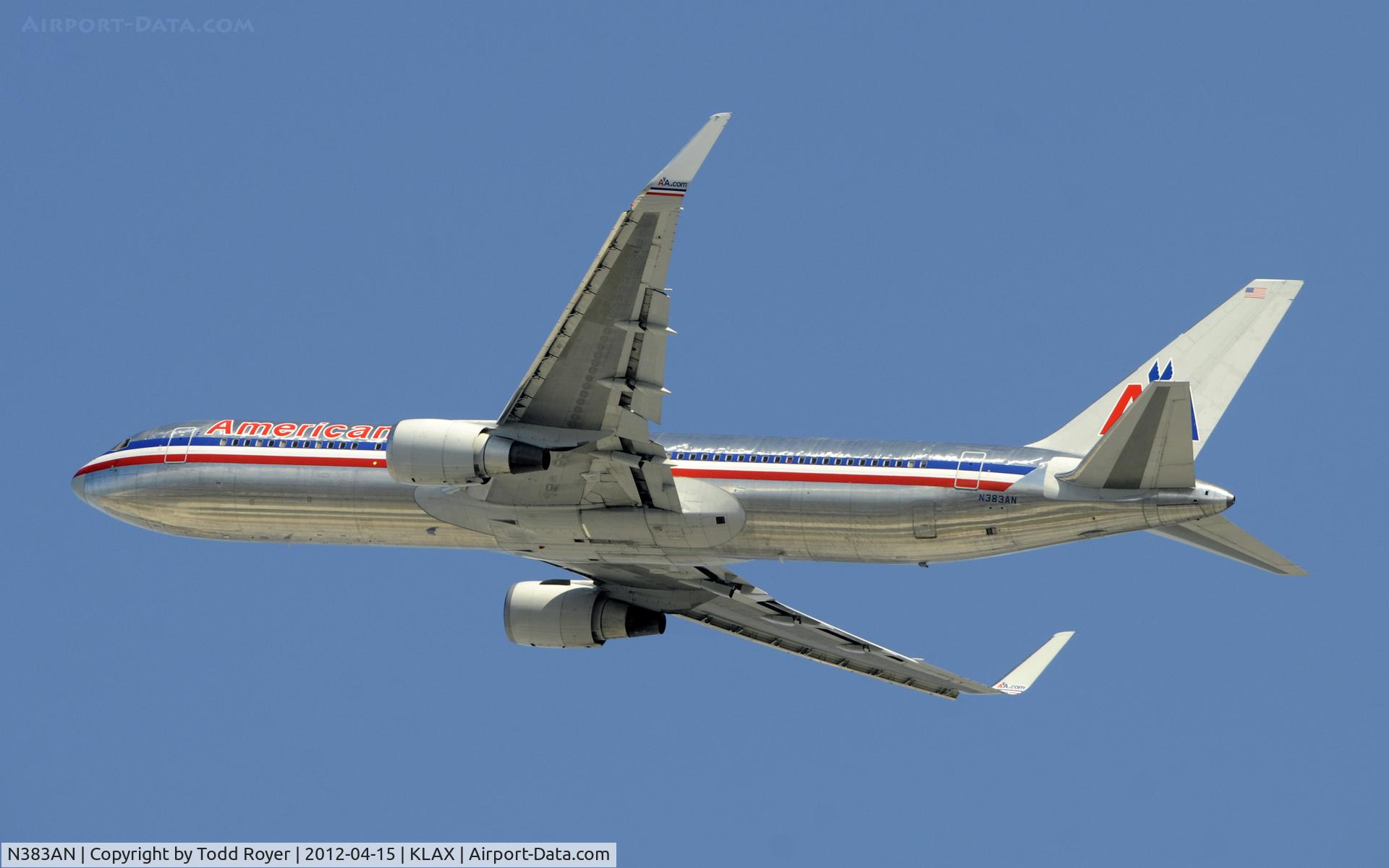 N383AN, 1993 Boeing 767-323 C/N 26995, Dparting LAX on 25R