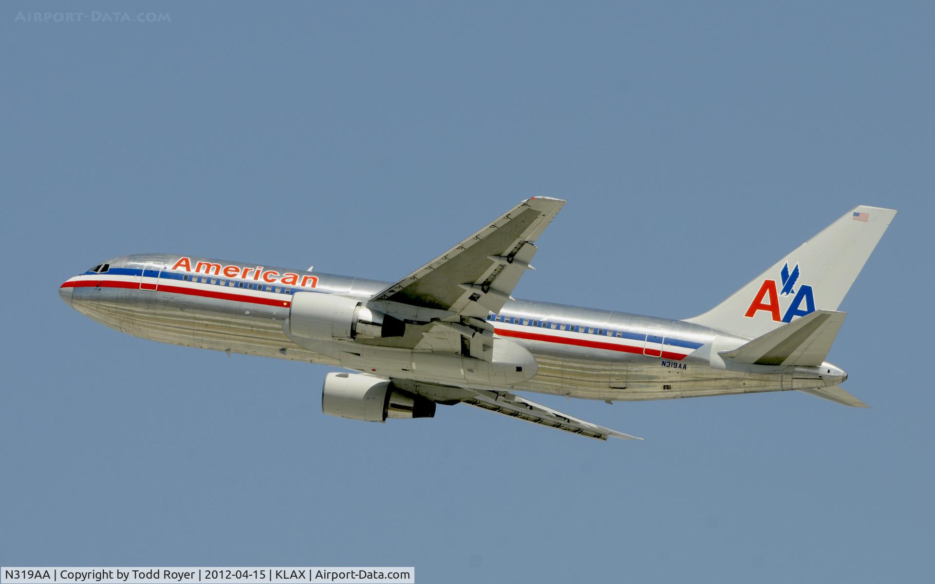 N319AA, 1985 Boeing 767-223 C/N 22320, Departing LAX on 25R