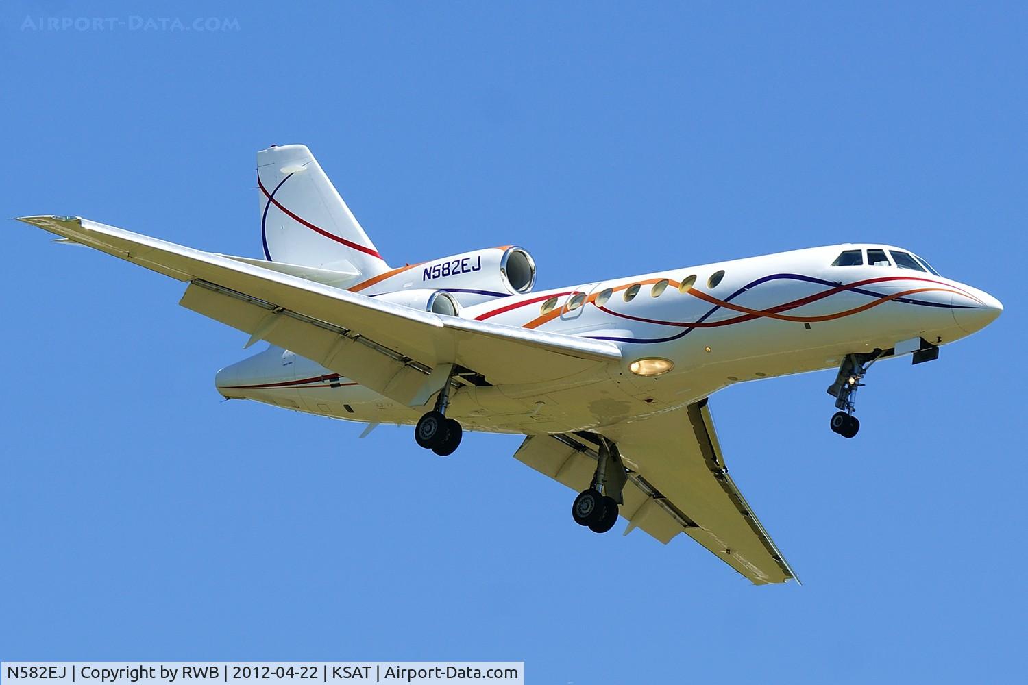 N582EJ, Dassault-Breguet Falcon 50 C/N 82, On approach 12R