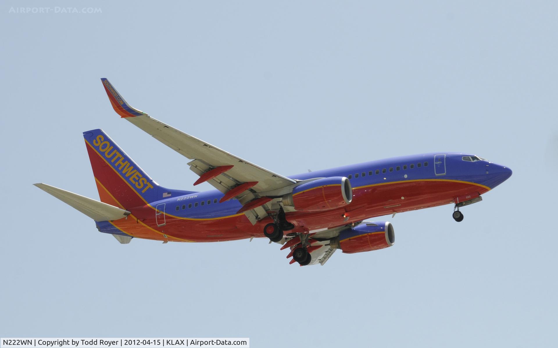 N222WN, 2005 Boeing 737-7H4 C/N 34290, Arriving at LAX on 24R
