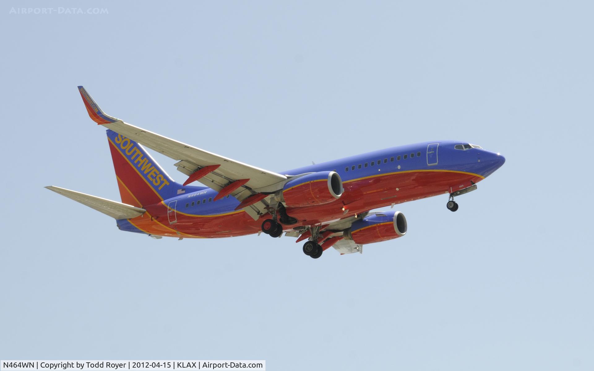 N464WN, 2004 Boeing 737-7H4 C/N 32468, Arriving at LAX on 24R