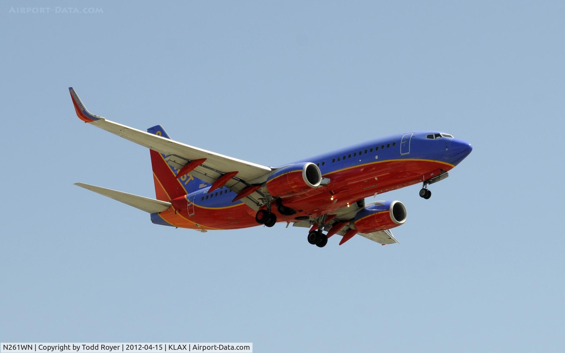 N261WN, 2006 Boeing 737-7H4 C/N 32517, Arriving at LAX on 24R