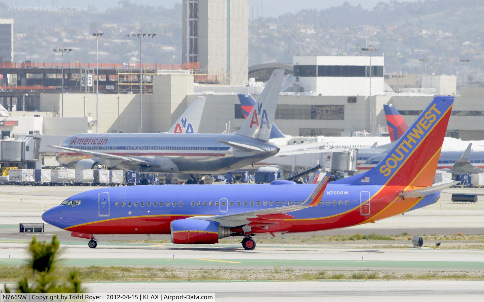 N766SW, 2000 Boeing 737-7H4 C/N 29806, Taxiing to gate at LAX